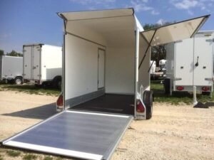Reboque de Oficina C300 com Porta Traseira e Lateral
